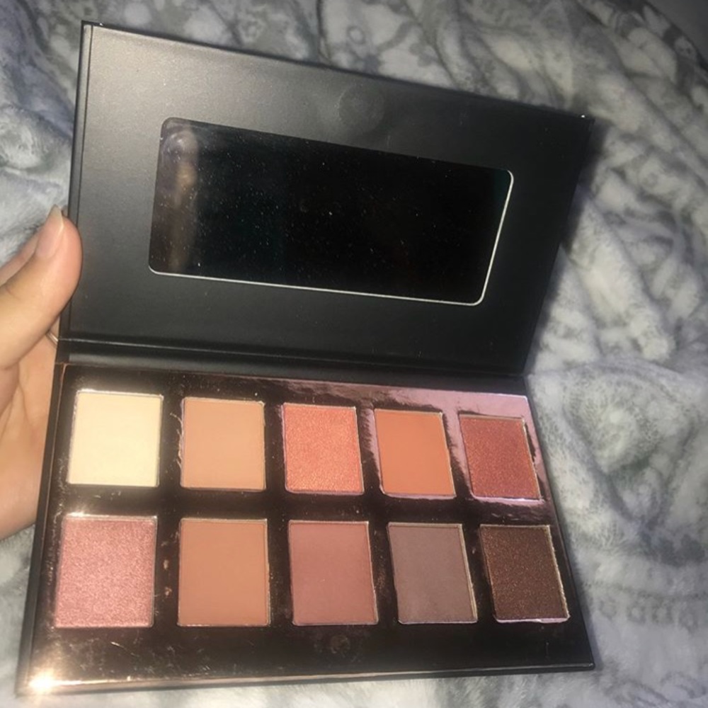 Eyeshadow palette